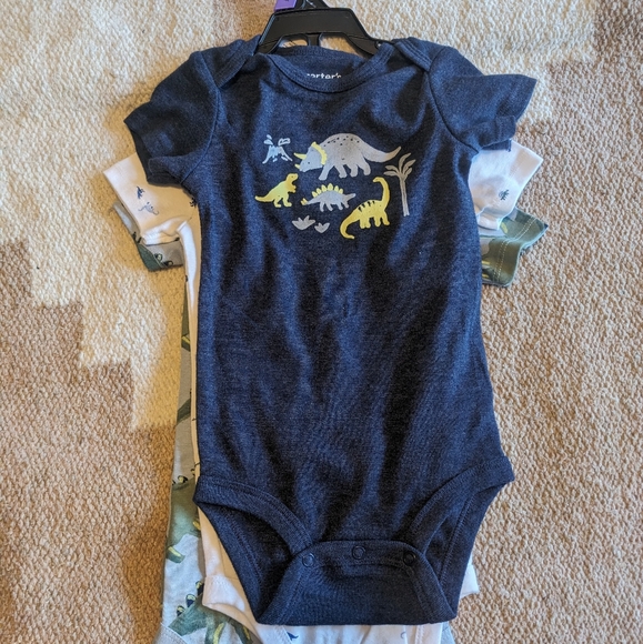 3x Dinosaur Onesies - Picture 1 of 4